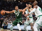 九游体育-关于塔图姆连续三场比赛得分超过挺进下一轮，雄鹿挑战极限！的信息