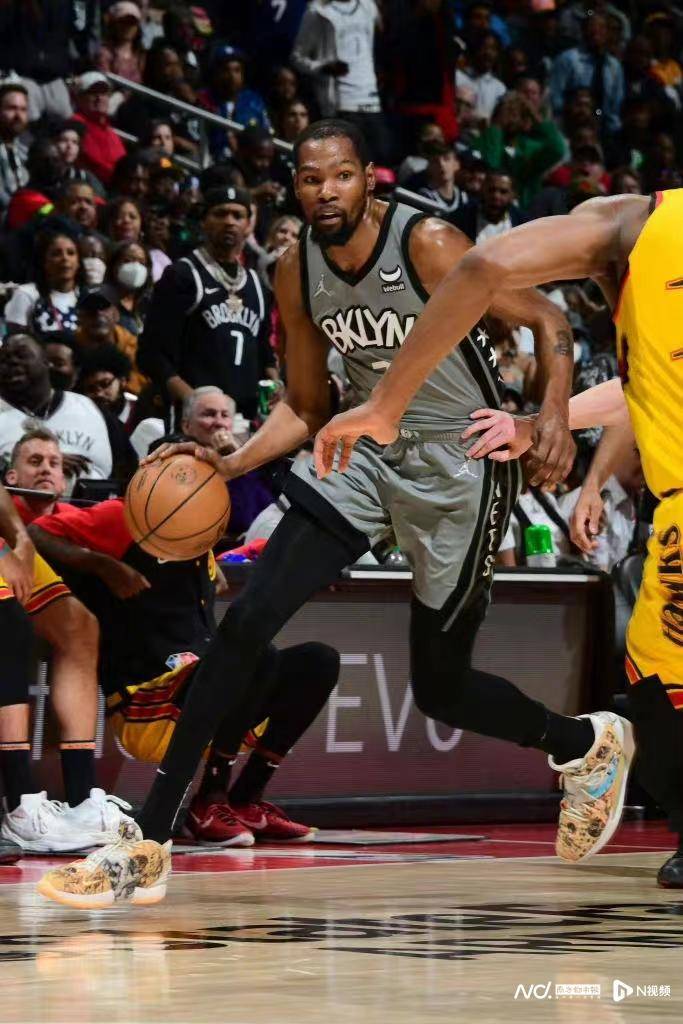  亚特兰大内部会议纪要流出——集结日再遭质疑；NBA季后赛使命明确；训练强度显著提升