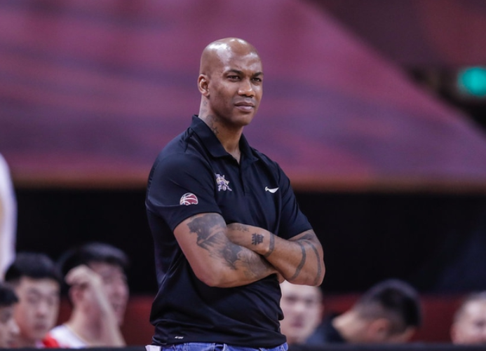 射击杯赛，东城海豚队与塞北铁骑队绝杀，VAR改判成焦点！黑马成最大惊喜的简单介绍