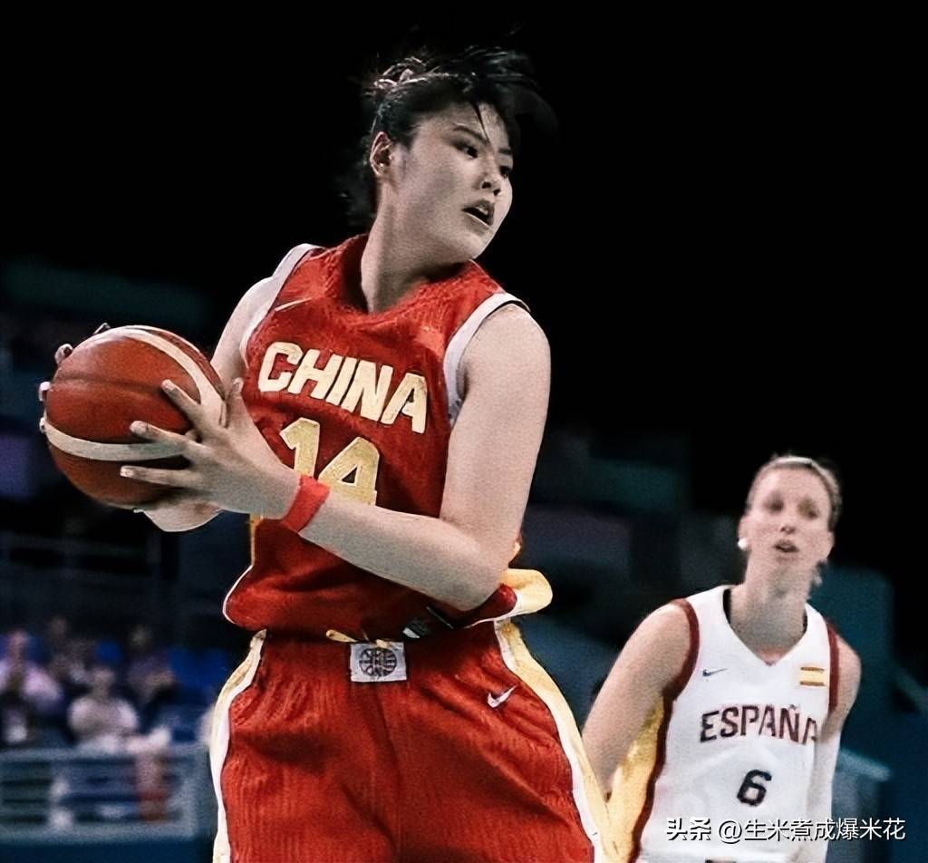  赛场上激情角逐爆燃全场 