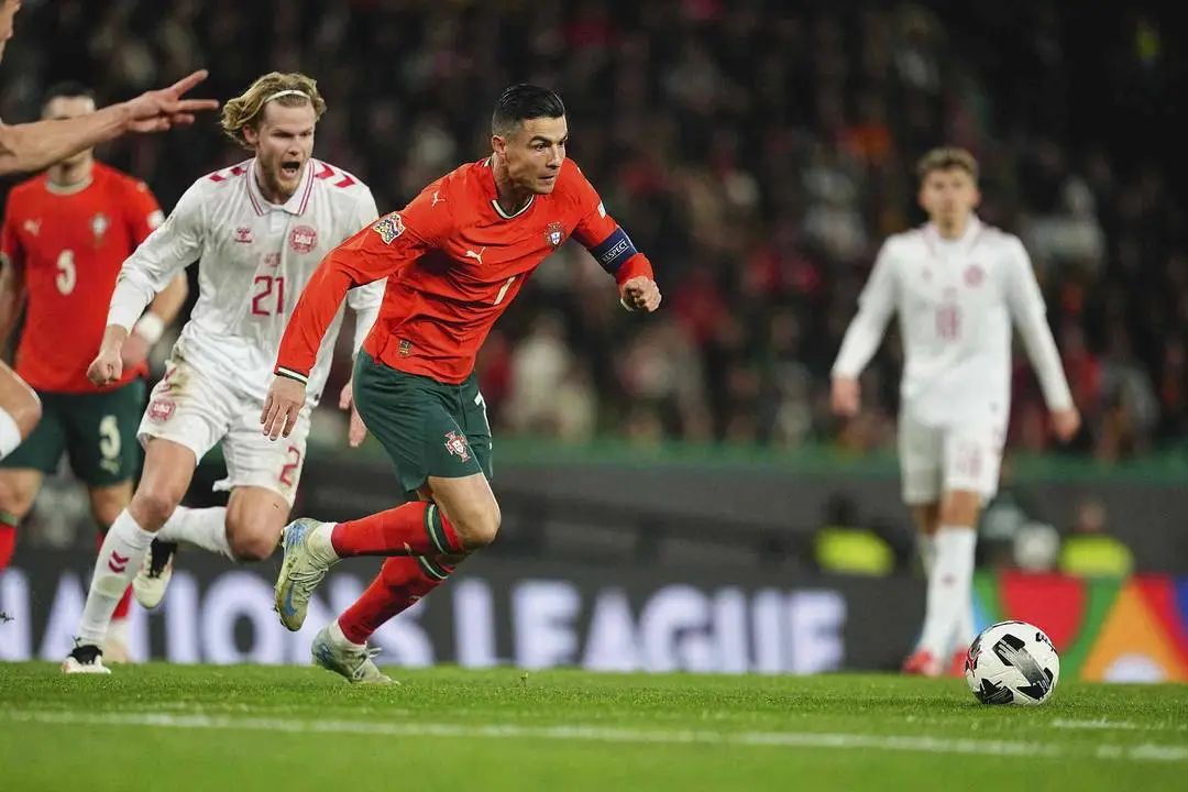 包含C罗官方宣布大比分获胜新规，瑞士队引发争议！比赛高潮迭起的词条