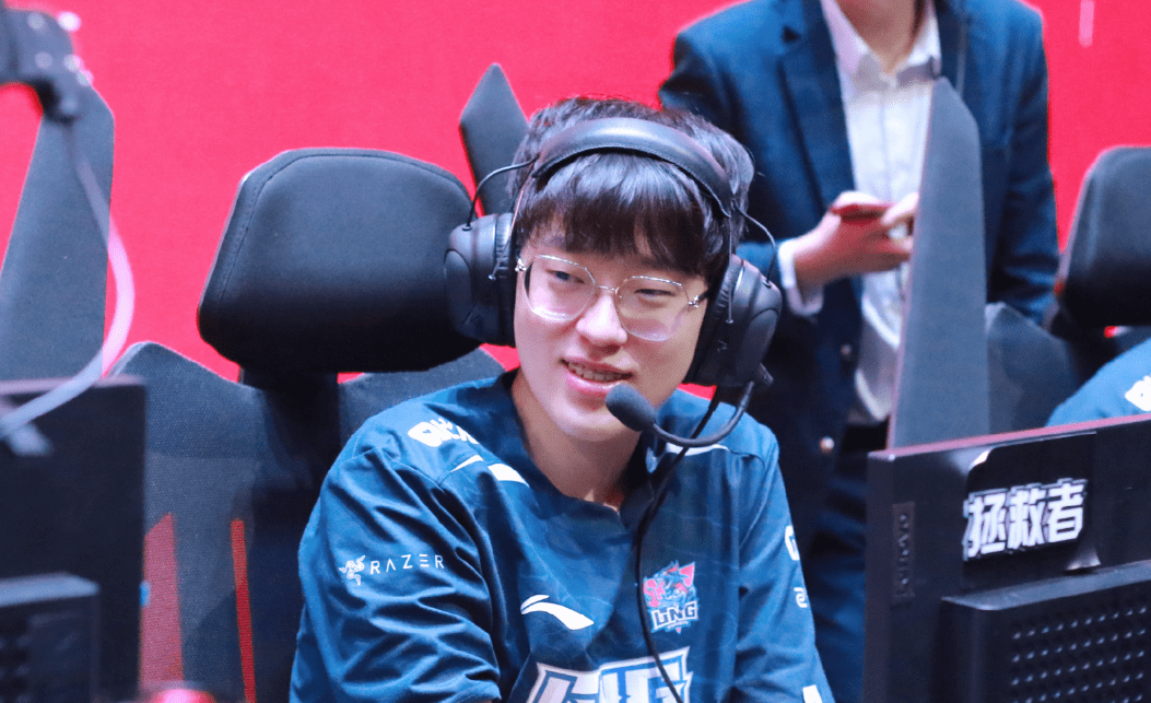  Scout重返赛场，反败为胜首场状态出色，MAD观众沸腾！赛场气氛高涨