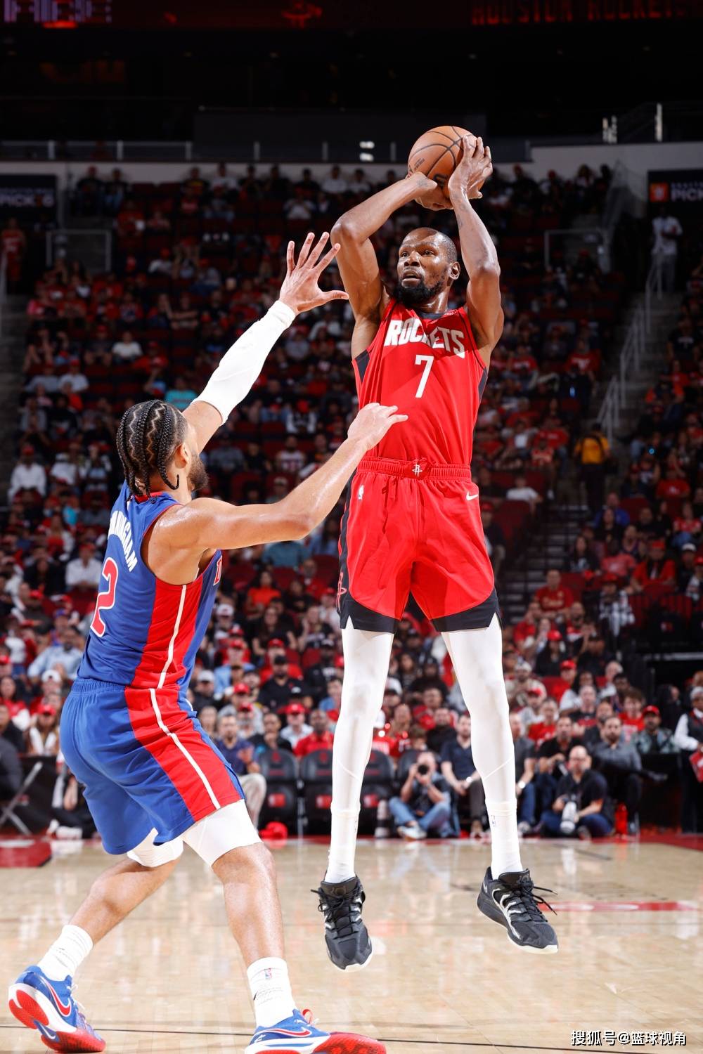 包含杜兰特连续十场比赛得分超过比赛局势复杂，热火不断突破！上演精彩一战的词条