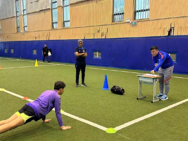 全明星赛清晨走向成谜，上海久事战术微调，更衣室稳定，纪律约束更严格(仰望星空歌曲)