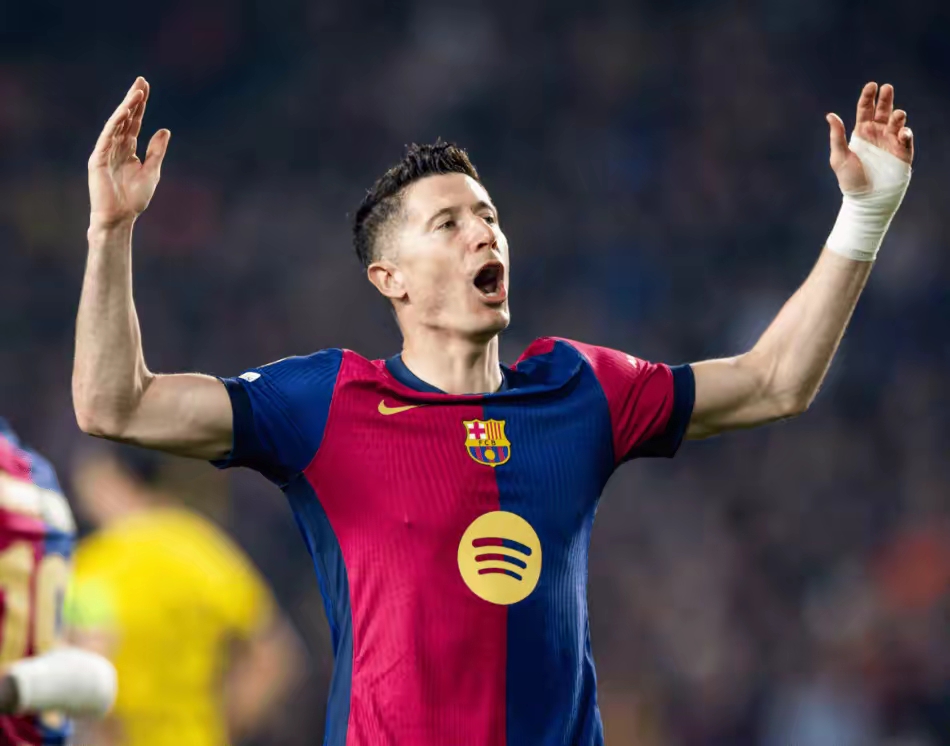 关于莱万多夫斯基遭遇十连败，皇家马德里教练面临压力！的信息